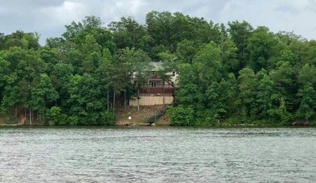 LAKE WEDOWEE WATER FRONT & PRIVATE POOL 3 or 4 NIGHT MINIMUM.