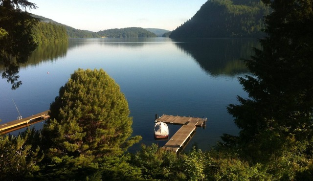 Lake Whatcom Waterfront Executive Home (5,200sqft!!), Kayaks and Dock, WifiHDTV