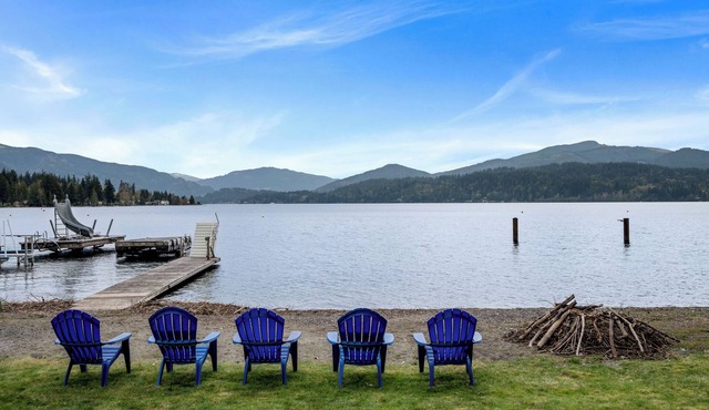 Lake Whatcom Waterfront Escape! Enjoy a Sun-Drenched Sandy Beach, Lawn & Patios!