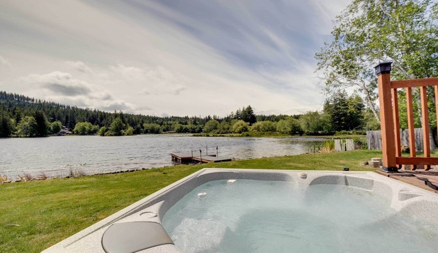 Lake William Symington Getaway w/Hot Tub & Dock!