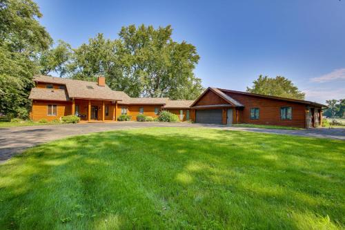 Lake Winnebago Family Retreat: Dock & Deck!