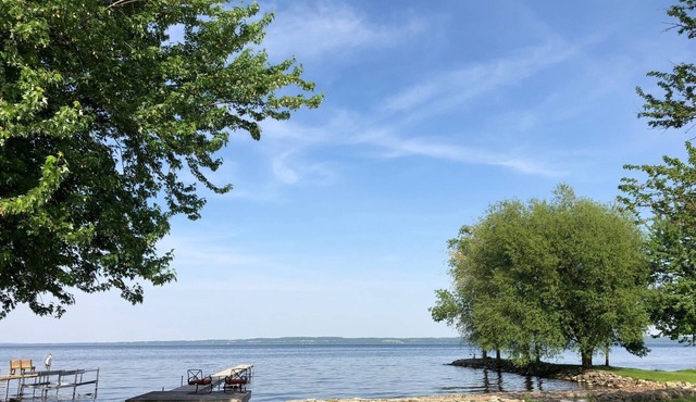 Lake Winnebago Waterfront Cottage W/Hot Tubn[2 King; 1 Queen]