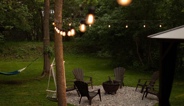 Lake Winnipeg All Season Cozy Cottage with Outdoor Cedar Sauna