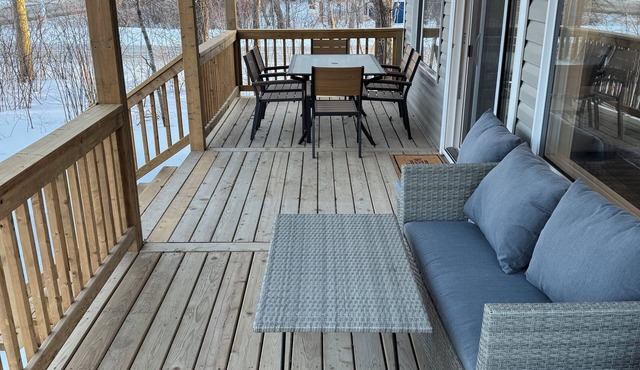 Lake Winnipeg West Shore Retreat in the Village of Dunnottar