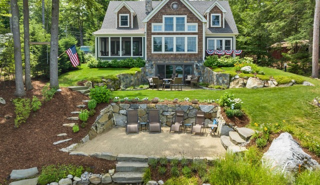 Lake Winnipesaukee Waterfront sandy beach with dock sleeps 12