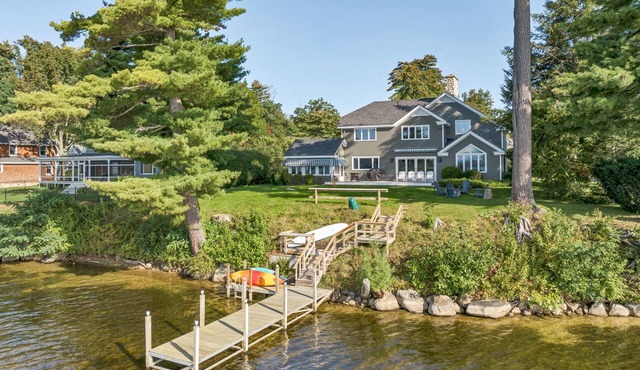 Lake Winnipesaukee Waterfront home on Melvin Bay with Dock Sleeps 12