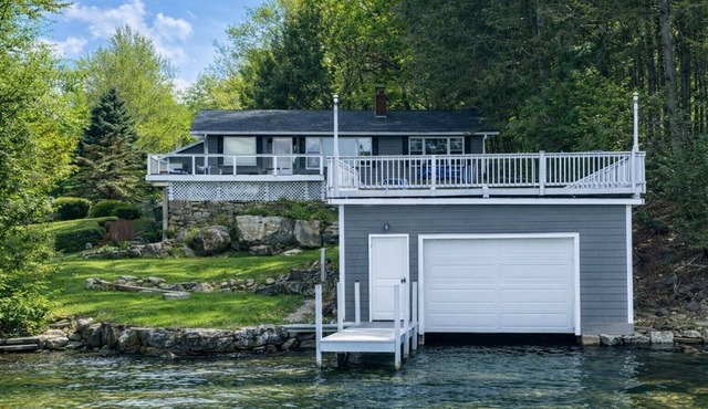 Lake Winnipesaukee Waterfront Sleeping 10 with a 24'Dock