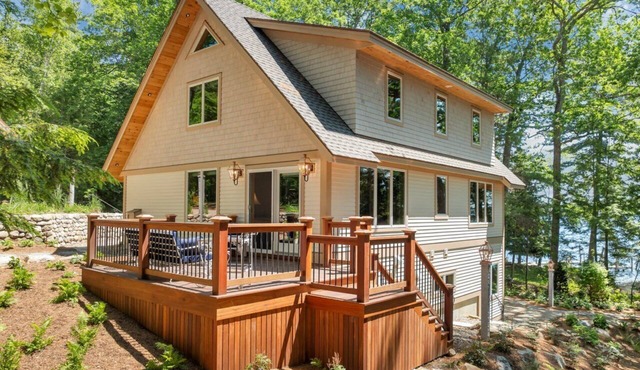 Lake Winnipesaukee waterfront Sleeps 10 Meredith NH