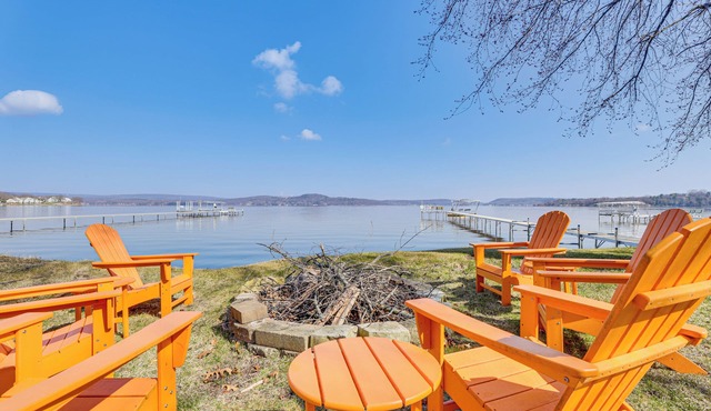 Lake Wisconsin Retreat w/Dock: Great for Groups!