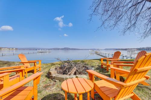 Lake Wisconsin Retreat with Dock Great for Groups!