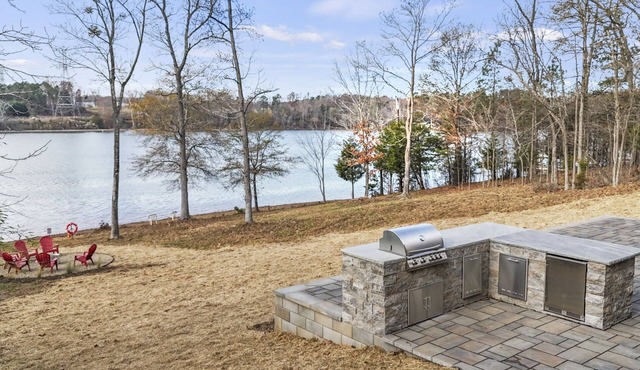 Lake Wylie Lakefront | Hot Tub+Firepit | CLT, 20m to CLT