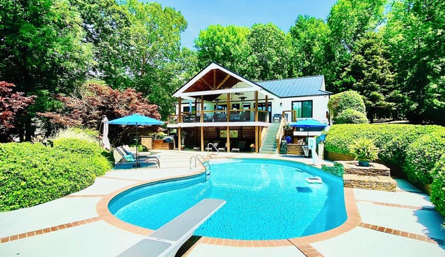 Lakeaholic Landing - Your Lake Gaston Vacation Retreat! Pool and Lake Front!