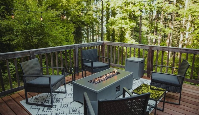 Lakebay Getaway · Lakebay Getaway: Peaceful Cabin Retreat In Woods