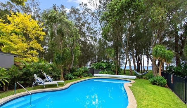 Lakedge Retreat ~ Large Pool+NBN+3Ensuites