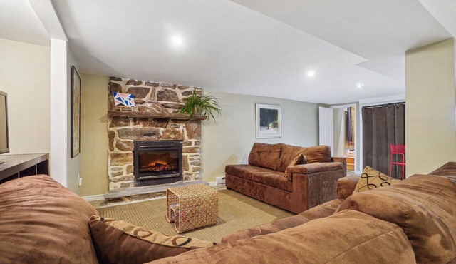Lakefront chalet in the heart of the Laurentides. Within 1 hour of Montreal!