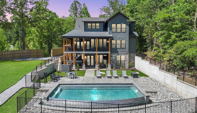 Lakefront Luxury - 10BR, Pool w/Heat, Hot Tub