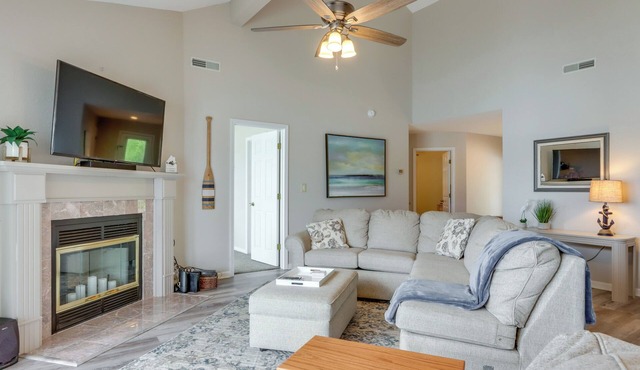 Lakefront Ozark Getaway w/Views + Community Perks