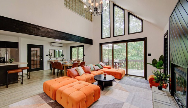 Lakefron House in Woods