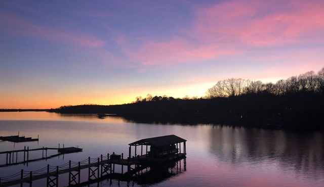 Lakefront Retreat - 2 Kayaks & Paddle Boards - Private Dock - Boat Rental