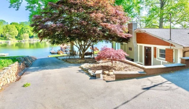 Lakefront 3BR Dock + Boat Ramp, Pet-Friendly