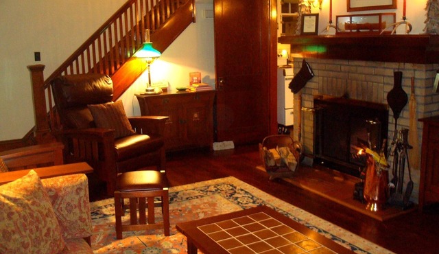 Lakefront 1920's Craftsman on Fiddle Lake - Vacation in Stickley Style