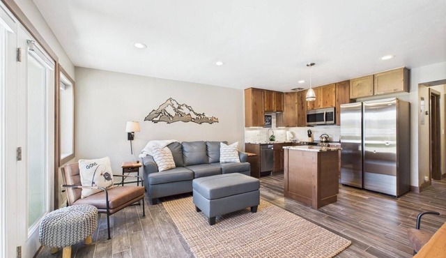 Lakefront 1BR Condo in Dillon – Walk to Amphitheater, Minutes to Ski Resorts!