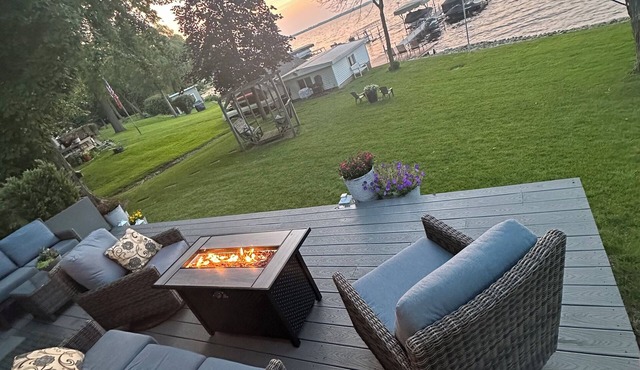 Lakefront 2-bed house in Oshkosh with dock!