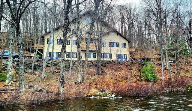 LAKEFRONT 2-bedroom Chateau Getaway at Whitecap Mountains Resort Unit 3