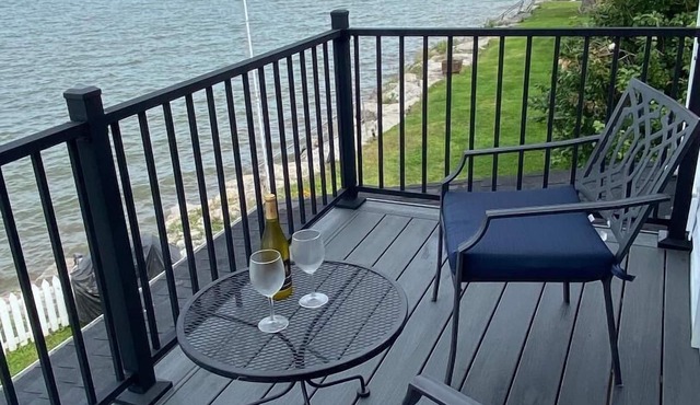 Lakefront 2 bedroom house between Rochester and Niagara Falls, NY