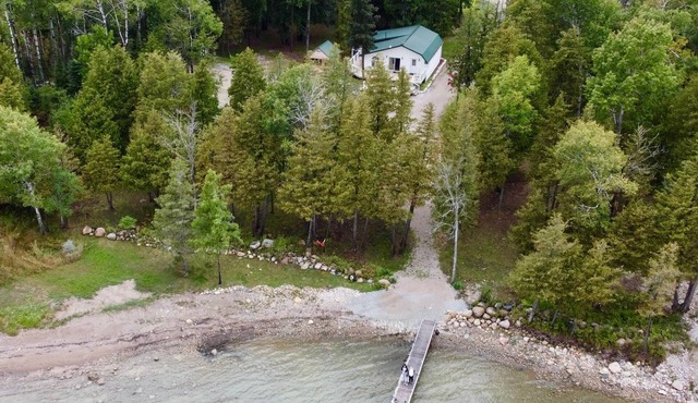 Lakefront 2-BR Cottage Retreat in Kagawong - Lilly Lakehouse