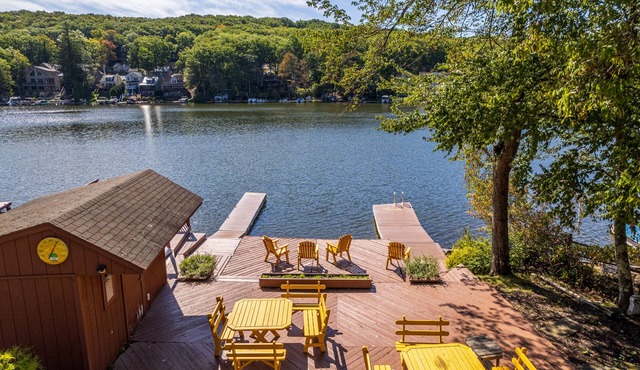 Lakefront, 2 Houses 2 Hot Tubs, Pool Table, 60 Game Arcade, Fishing, Near Slopes