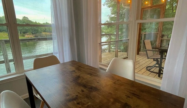 LakeFront 2bd/2ba W/a View!