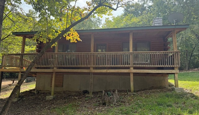 Lakefront 2BR Cabin - Pool-Hot Tub-Dock/Steps to Table Rock Lake + Branson Fun