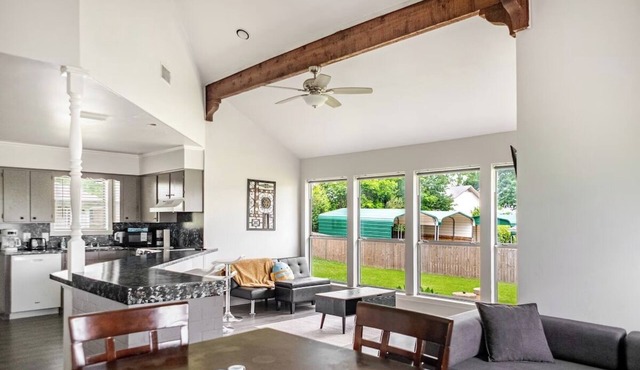 Lakefront 2BR house - Boathouse & Pier