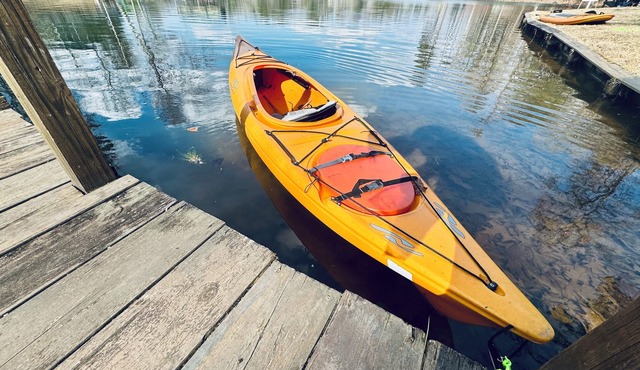 Lakefront 2BR w/Dock Access, Kayaks & Patio, Step-Free Entry, Sleeps 5