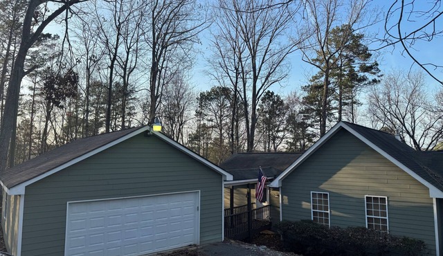 Lakefront 3-bedroom/3 bath with large dock house in quiet cul de sac