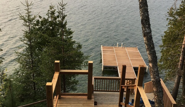 Lakefront 3-bedroom family friendly cottage on Lake Kagawong