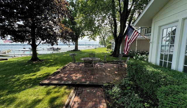 Lakefront 3-bedroom cottage on a quiet lane on Lake Wawasee's south shore