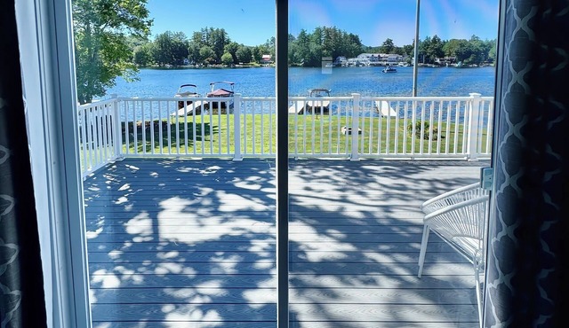 Lakefront 3 bedroom Duplex on Lake Winnisquam 9-dock and beach Building 1 Unit B