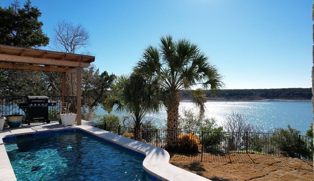 Lakefront 3 Bedroom Home with Gorgeous Sunsets and Private Pool & NEW Spa!