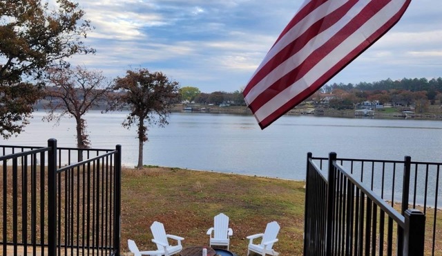 Lakefront 3-bedroom house on Amon Carter Lake in Bowie
