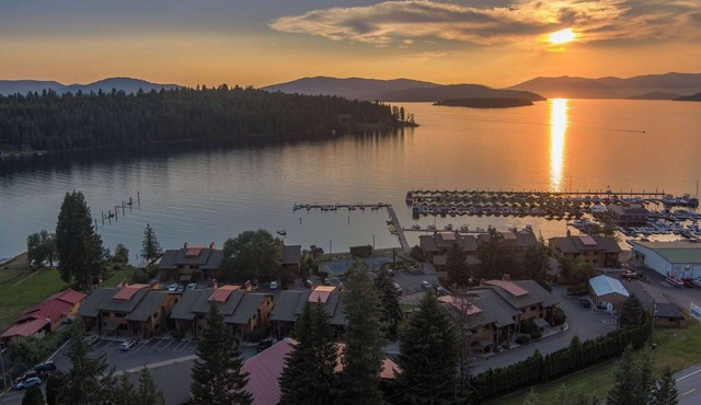 Lakefront - 3 Bedroom