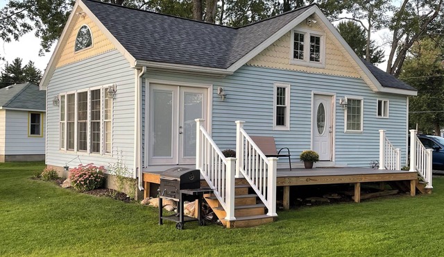 Lakefront 3-bedroom cottage at Canadohta Lake with AC- wifi-gas fireplace