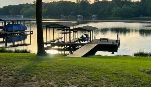 Lakefront 3 Bed/2 Bath/Kayaks/EV
