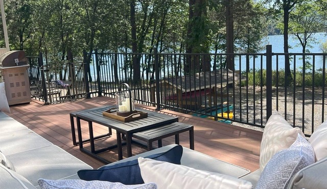 Lakefront, 3300 Square Feet, 4 Bedrooms, Sleeps 12 - Shasta Lakeshore Retreat 20