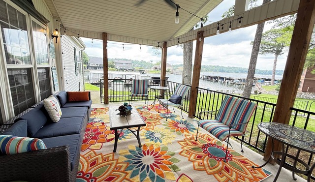 Lakefront 3Bd/2Ba Home on beautiful Lake Hamilton with Boat Dock tie up