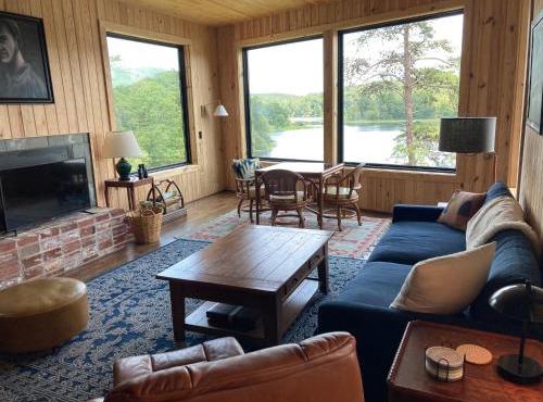 Lakefront 3BR Cabin Retreat