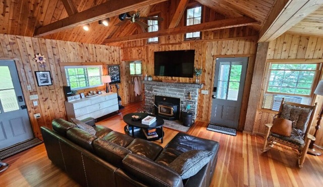 Lakefront 3BR Cabin w/Private Dock,nSwim, Fish, Relax