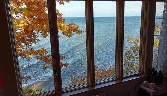 Lakefront 3BR Retreat Near Niagara Falls, Sleeps 7