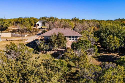 Lakefront 3BR Retreat with Dock, Kayaks and Fire Pit